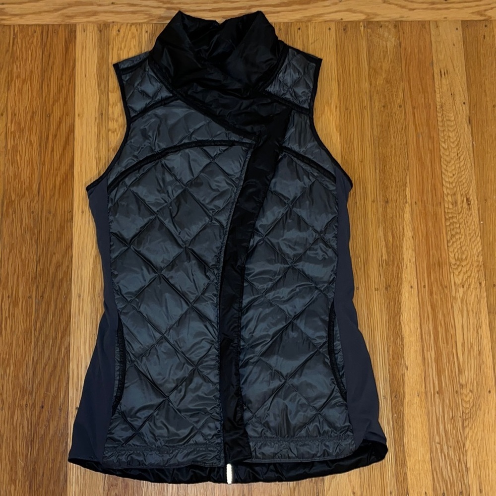 Lululemon Reversible down vest. Size 4 XS